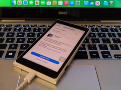 Il LumiPhone può sembrare un Lumia 1020 all'esterno, ma ha il cuore e le viscere di un iPhone. (Fonte immagine: Reddit)