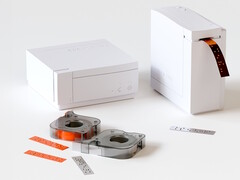 Mangoslab Nemonic Dot può stampare etichette in braille a partire da input vocali utilizzando la traduzione basata sull'IA.
