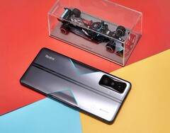 Il Redmi K50 Gaming è venduto anche in un modello Mercedes-AMG Petronas F1 Edition a disponibilità limitata. (Fonte: Ice Universe)