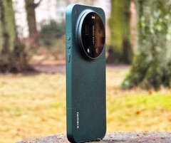 Lo Xiaomi 17 Ultra inserisce una fotocamera con teleobiettivo da 200 MP e zoom continuo in una protuberanza rotonda