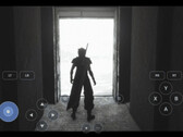 Gioco per PC eseguito tramite DroidDeck su Android, con un personaggio in un paesaggio innevato e pulsanti del controller virtuale.