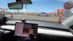 L'FSD 12 naviga nel percorso di costruzione della strada (immagine: Sawyer Merritt/X)