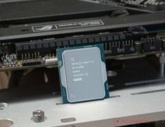 L'Intel Core i9-14900K perde fino al 23% delle sue prestazioni multicore dopo un aggiornamento del BIOS destinato a risolvere il problema del degrado della CPU. (Fonte: Sebastian Bade / Notebookcheck)