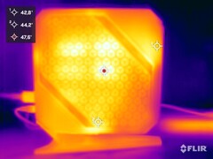 Minisforum Neptune Series HX77G contro lo stress test (lato sinistro)