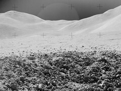 Una vista ravvicinata di una porzione di cratere fotografata durante la terza passeggiata lunare dell'Apollo 15 (fonte: NASA; ritagliata)