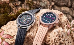 Il Galaxy Watch TOUS è dotato di un cinturino diverso e di un maggior numero di watch faces precaricate. (Fonte immagine: Samsung)