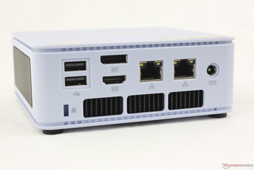 Posteriore: 2x USB-A 2.0, DisplayPort (4K60), HDMI 2.0 (4K60), 2x RJ-45 (2,5 Gbps), adattatore Ac, lucchetto Kensington