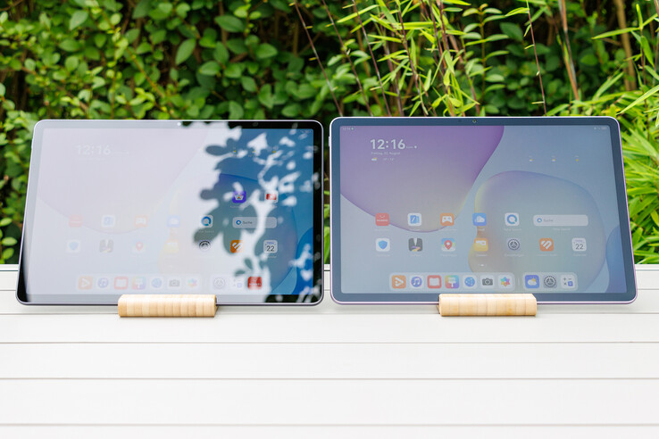 Il MatePad 11.5 con e senza display PaperMatte (da sinistra).