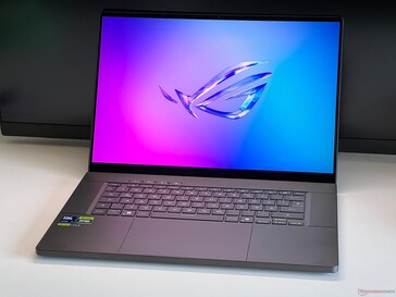 Asus ROG Zephyrus G16. (Fonte: Andreas Osthoff/Notebookcheck)