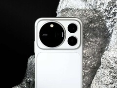 L’Honor Magic9 Pro Max raffigurato nella versione Silver