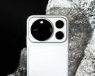 L’Honor Magic9 Pro Max raffigurato nella versione Silver