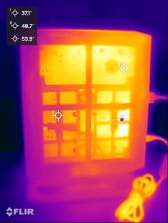 Il Minisforum Neptune Series HN2673 durante lo stress test (lato destro)