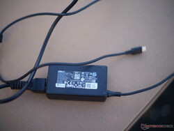 Alimentatore USB-C compatto da 65 watt di Lite-On