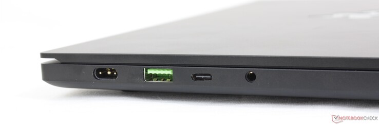 A sinistra: adattatore AC, USB-A 3.2 Gen. 2, USB-C 3.2 Gen. 2 con DisplayPort 1.4 e Power Delivery, audio combo 3.5 mm