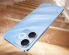 Il Realme P4 Lite sarà disponibile in tre colori, tra cui l'azzurro.