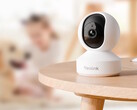 La telecamera di sicurezza per interni Reolink E1 Pro su un tavolo. (Fonte: Reolink)