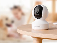 La telecamera di sicurezza per interni Reolink E1 Pro su un tavolo. (Fonte: Reolink)