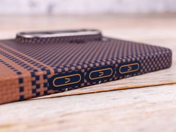 Aaron Buttons ha realizzato una custodia protettiva per Galaxy S26 Ultra