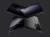 Galaxy Z Fold5 potrebbe essere sostituito da due modelli, tra cui un Galaxy Z Fold6 Ultra. (Fonte immagine: @OnLeaks e SmartPrix)