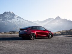 La nuova Model Y color Midnight Cherry Red (immagine: Tesla)