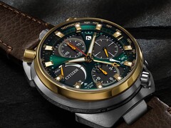Vista obliqua del Citizen Promaster Tsuno Chrono Racer che mette in risalto la sua caratteristica cassa «bullhead», la lunetta color oro e i pulsanti del cronografo posizionati sulla parte superiore.