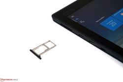 Slot combinato per NanoSIM e MicroSD