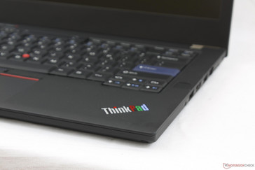 I colori classici della linea Thinkpad adornano il logo