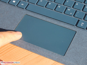 Il trackpad ha una finitura liscia