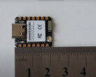 Il microscopico Xiao ESP32C6 (Fonte immagine: YouTube)