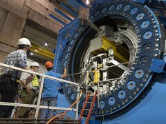 Questa immagine mostra l&#039;installazione del calorimetro adronico interno all&#039;interno di sPHENIX (Fonte immagine: Brookhaven National Laboratory; ritagliata)