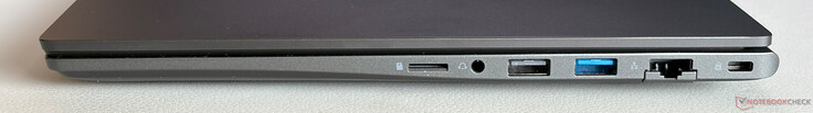 Corretto: slot per scheda microSD, jack stereo da 3,5 mm, USB-A 2.0, USB-A 3.2 (5 Gbit/s), Gigabit Ethernet, slot di sicurezza