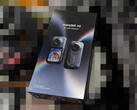 Un primo piano della confezione di vendita dell’Insta360 X6.