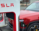 Rivian EV presso un Supercharger Tesla (immagine: nonnac/Reddit)