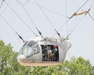 Il modello del corpo dell'aereo appeso a 35 piedi in aria (Fonte immagine: NASA e Mark Knopp; ritagliato)