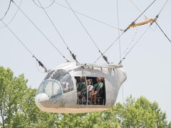 Il modello del corpo dell'aereo appeso a 35 piedi in aria (Fonte immagine: NASA e Mark Knopp; ritagliato)