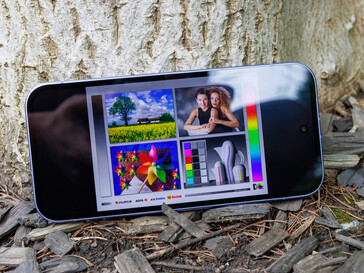 Il Google Pixel 9a all'aperto