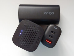 Batterie e caricabatterie. (Fonte: Notebookcheck)