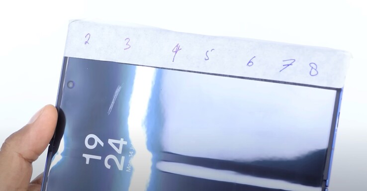 Il display pieghevole di Galaxy Z Fold7 non è particolarmente resistente ai graffi. (Fonte: Gupta Information Systems)