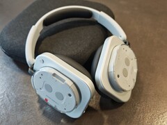 La cuffia Nothing Headphone 1 è stata mostrata insieme al Phone 3 (fonte immagine: Nothing)