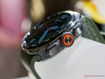 Profilo laterale del Samsung Galaxy Watch Ultra 2 (nella foto)