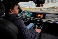 BMW consentirà ai conducenti di guardare video sullo schermo dell&#039;infotainment mentre utilizzano le funzioni di guida autonoma di livello 3. (Fonte: BMW)