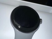 Il Pixel Watch ha una lunetta molto più spessa di quanto suggeriscano i rendering di marketing. (Fonte: u/Suckmyn00dle)