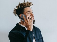 L'Xperia 1 III assomiglia molto al suo predecessore, ma con fotocamere migliorate. (Fonte: Olixar)