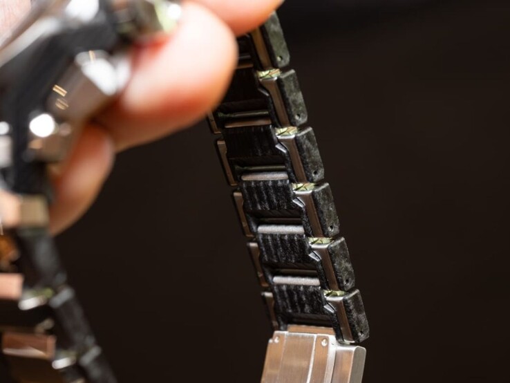 Una foto del cinturino interno dell'orologio Casio G-Shock MTG-B4000D-1A. (Fonte: Impress Watch)