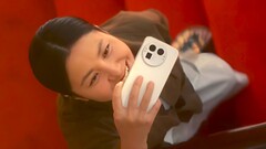 La Realme GT 8 Pro presenta lunghezze focali di 28 mm e 40 mm simili alle classiche fotocamere Ricoh GR e offre un obiettivo antiriflesso. (Fonte immagine: Realme, modificato)