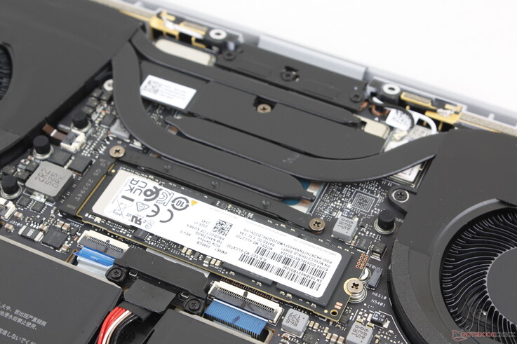 Il modello supporta un solo SSD M.2, senza diffusore di calore o raffreddamento dedicato