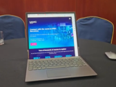 Il concetto di laptop arrotolabile di Lenovo. (Fonte: Notebookcheck via YouTube)