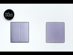 Galaxy Z Fold 7 (a sinistra) e Oppo Find N6 (a destra) dispiegati.