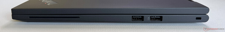 Lato destro: Lettore SmartCard, USB-A 3.2 Gen.1 (5 Gbps), USB-A 3.2 Gen.1 (5 Gbps, alimentato), lucchetto Kensington