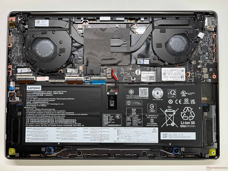 Lenovo Yoga 9 2-in-1 14 G10 per confronto